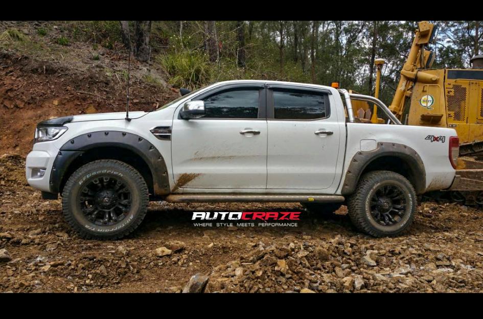 FORD-RANGER-VAPOR-BLACK-MACHINED-WITH-DARK-TINT-3